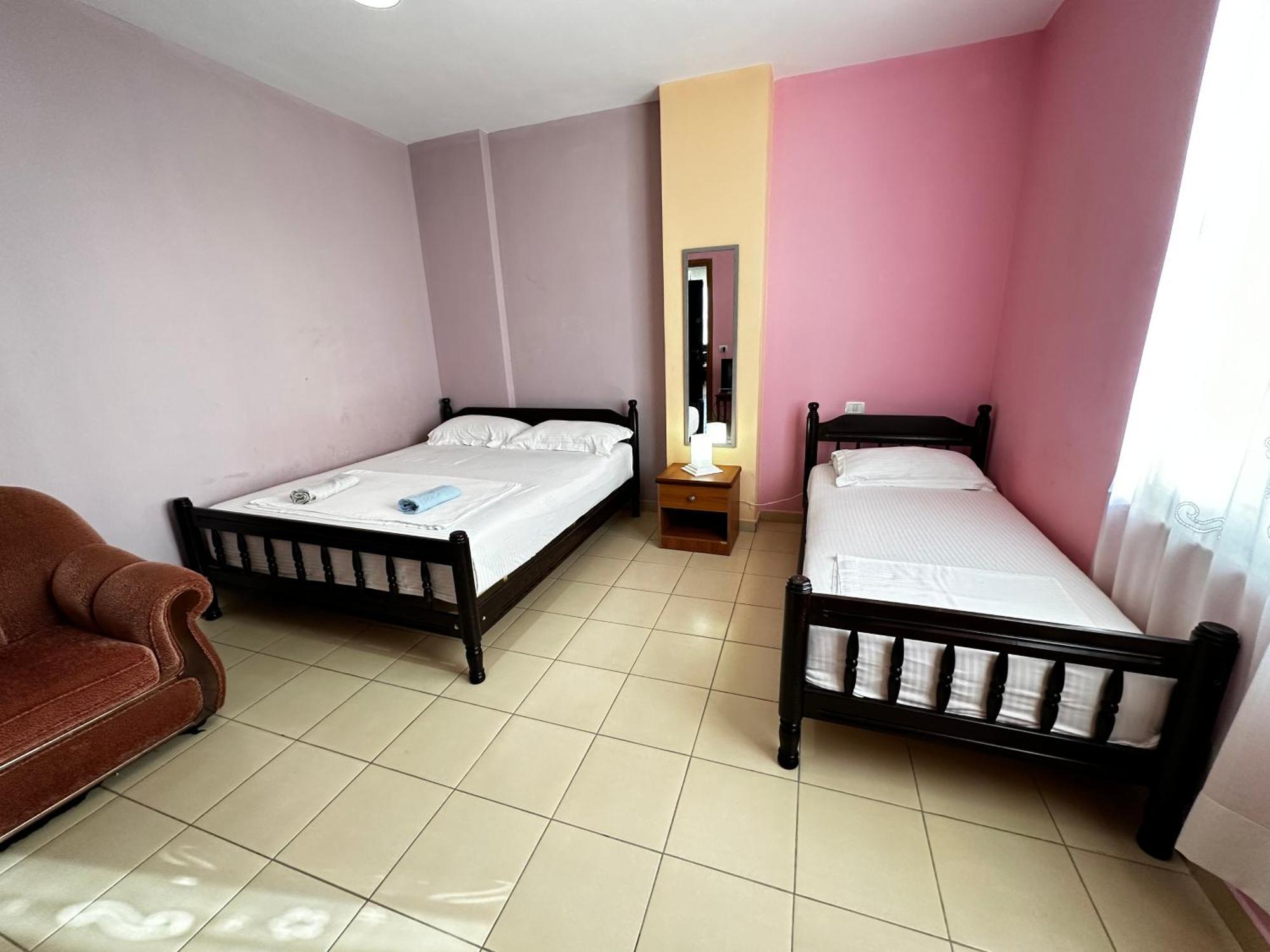 Romance Holiday Garden Inn Драч Екстериор снимка