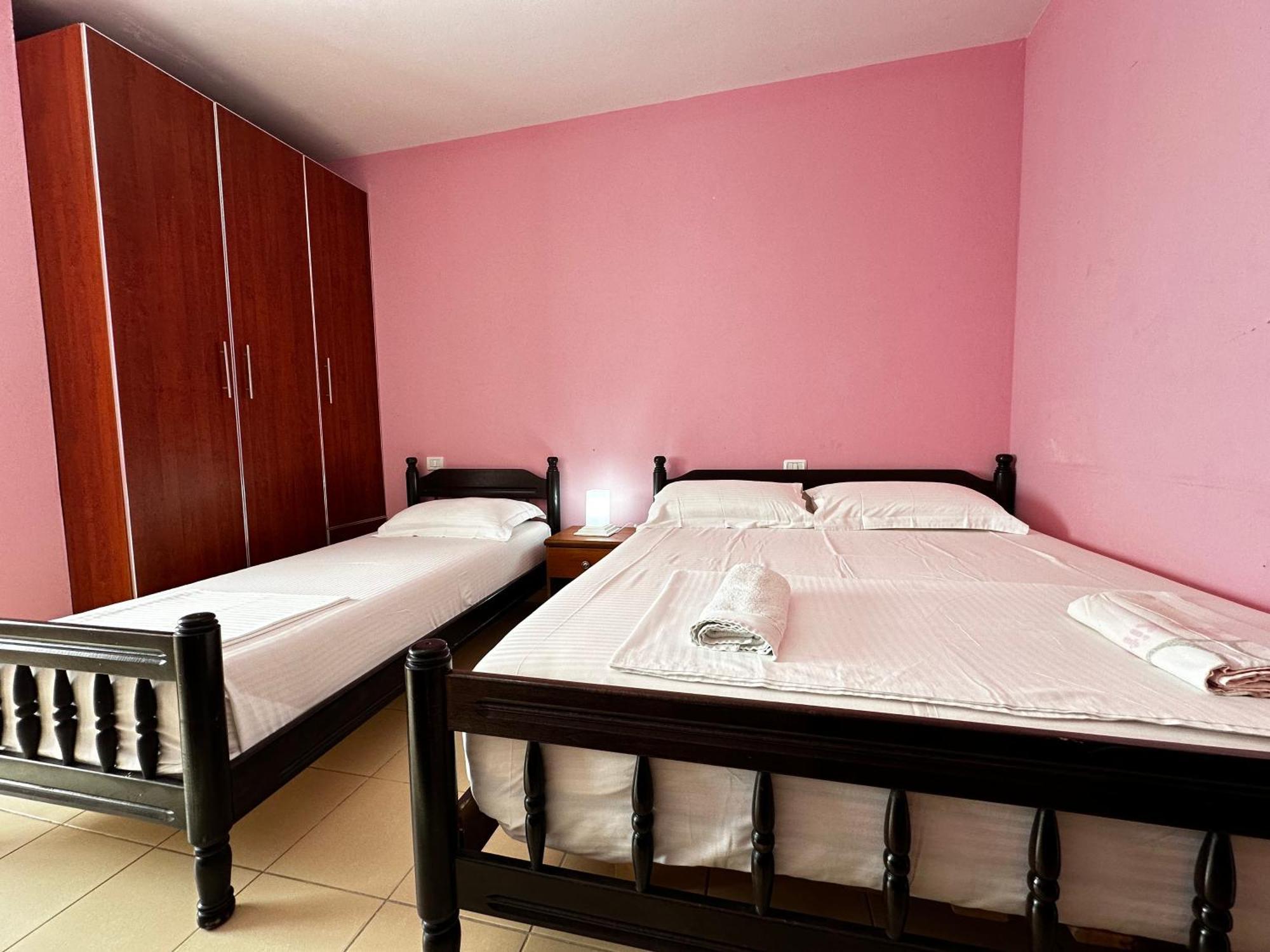 Romance Holiday Garden Inn Драч Екстериор снимка