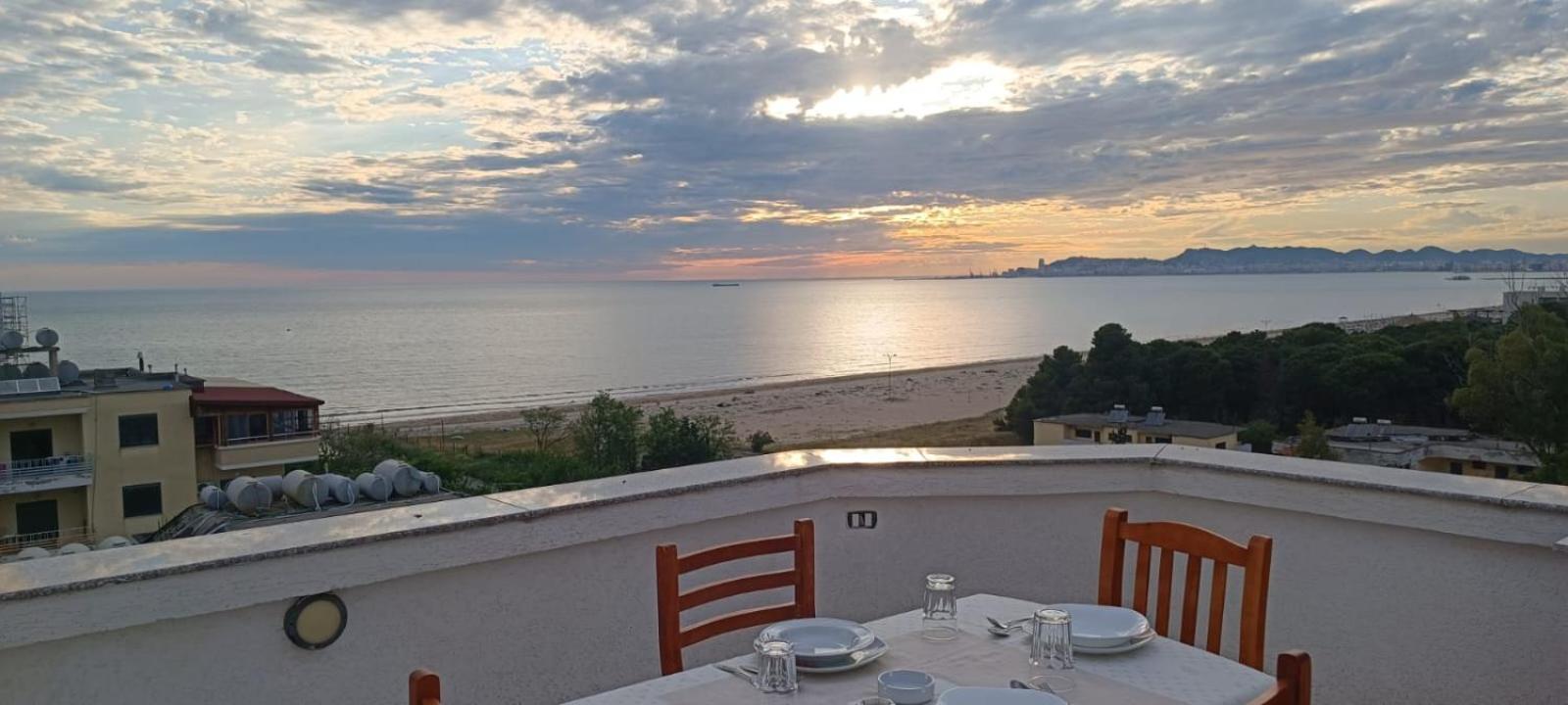 Romance Holiday Garden Inn Драч Екстериор снимка